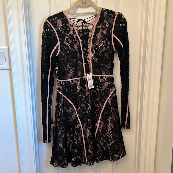 Black lace dress with back lace up - Picture 5 of 11